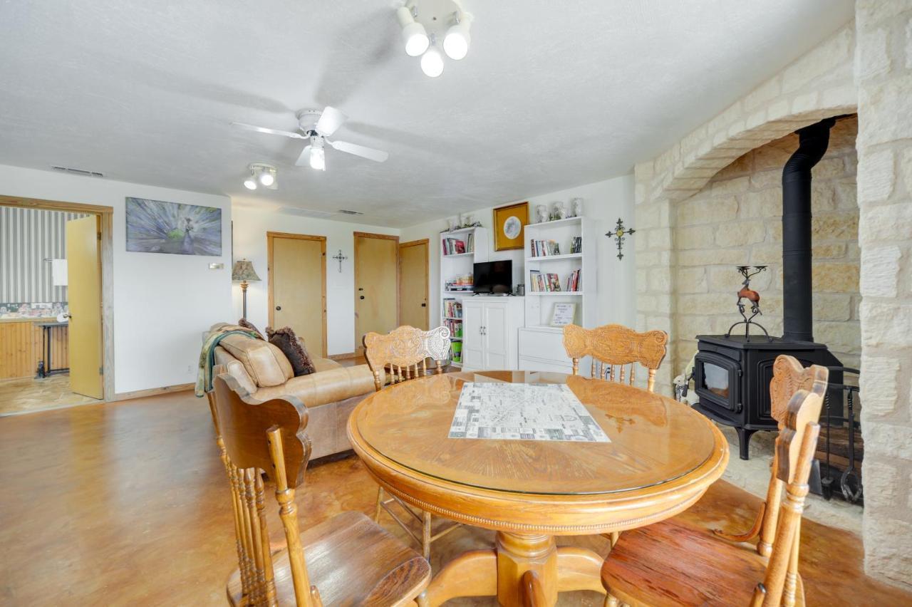 Fredericksburg Retreat With Private Hot Tub And Patio! Villa Luaran gambar
